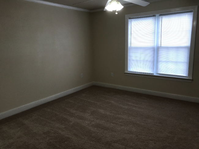 Building Photo - 3037B Edward Ct