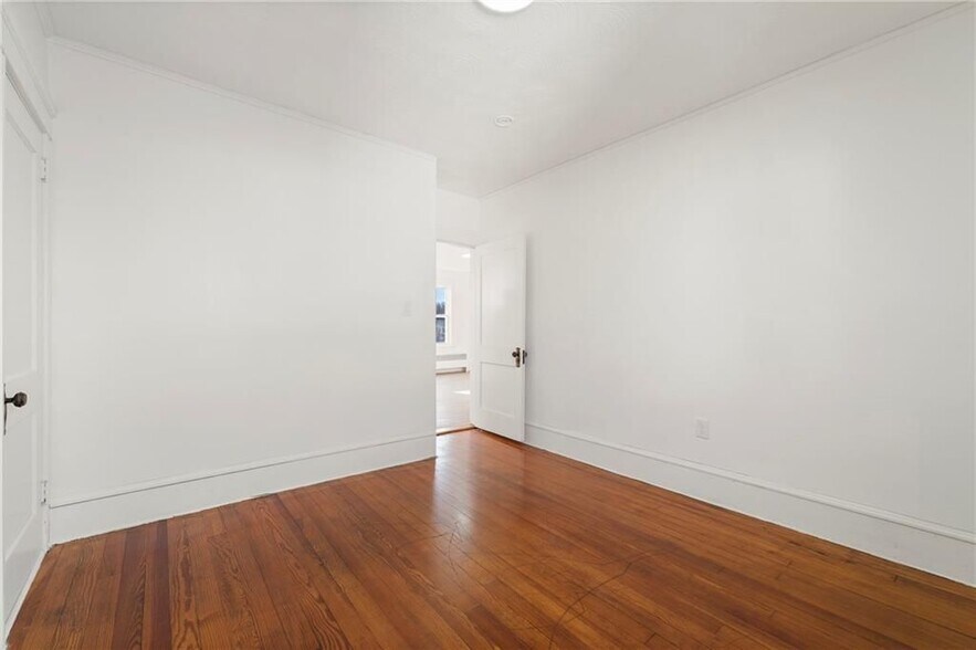 Building Photo - 19 Vale St