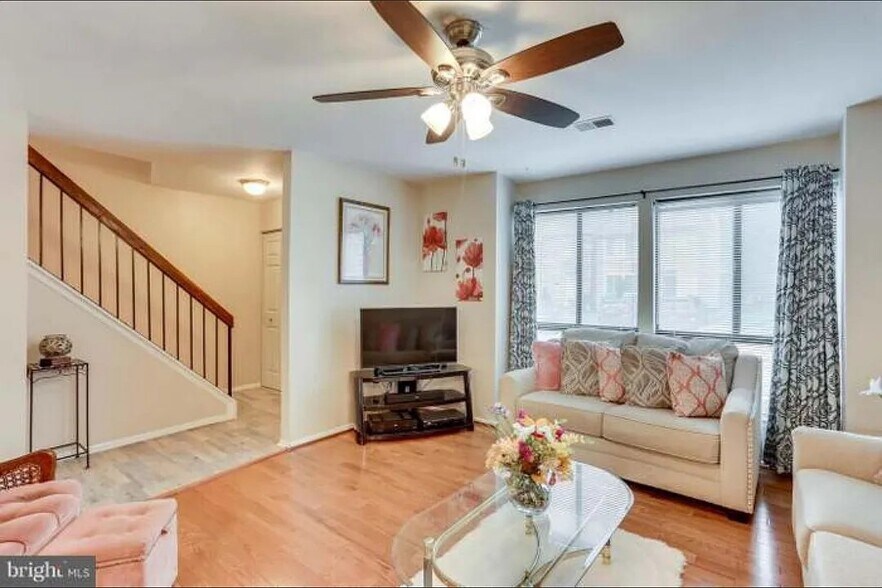Building Photo - 8723 Ridge Hollow Ct