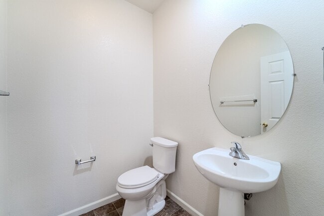 Building Photo - ? Spacious 4-Bedroom, 2.5-Bathroom Home in...