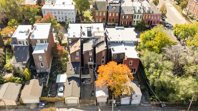 Building Photo - Charming Victorian Lafayette Square town home