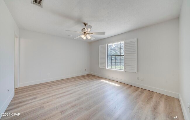 Building Photo - 307 Fan Palm Pl