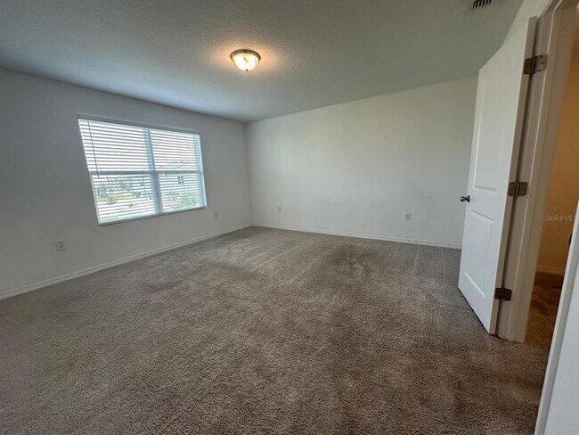 Building Photo - 118 Mandovi St