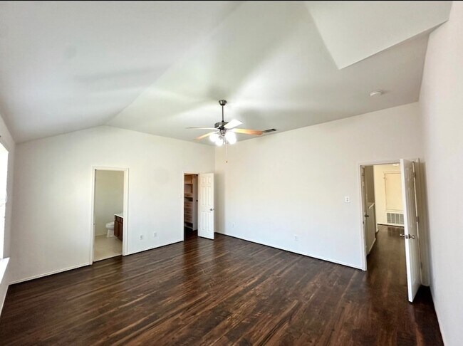 Building Photo - 224 Mulberry Dr