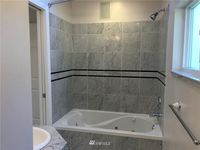 Building Photo - 3325 Lincoln Way