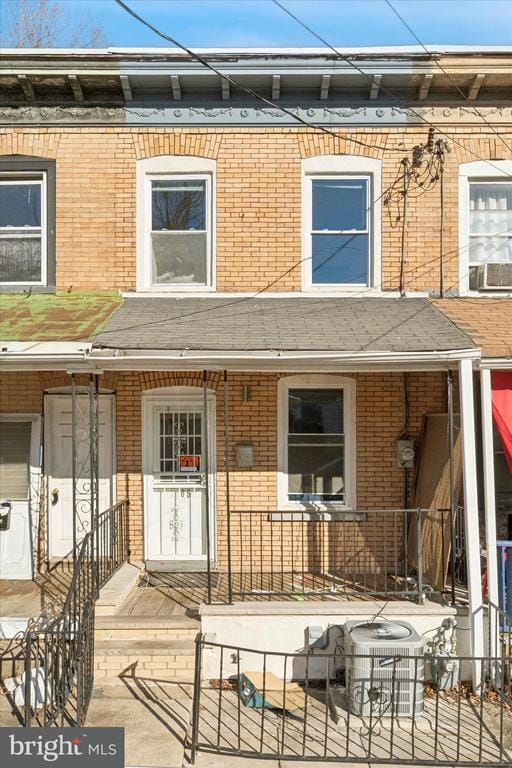 Building Photo - 1005 Tyler Ave