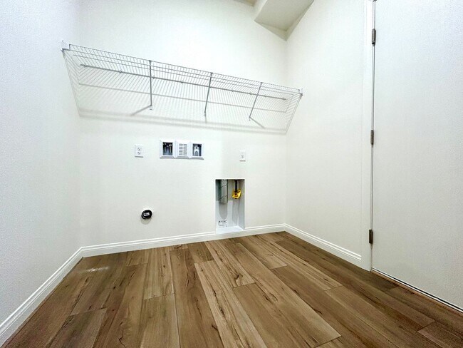 Building Photo - Brand new Townhome in Summerlin Grand Park Village