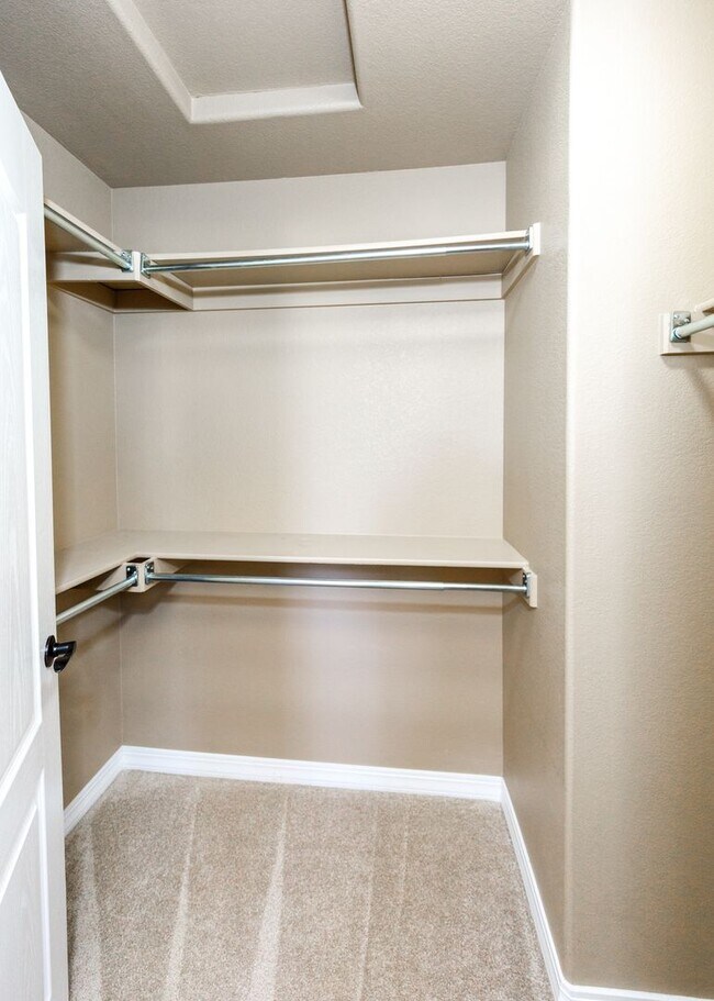 Building Photo - Westside 3 Bed Townhouse in Gold Hill Mesa