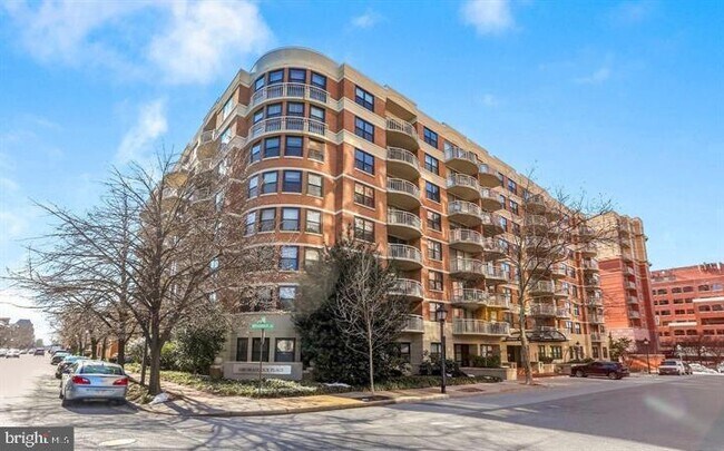 Building Photo - 1200 Braddock Pl