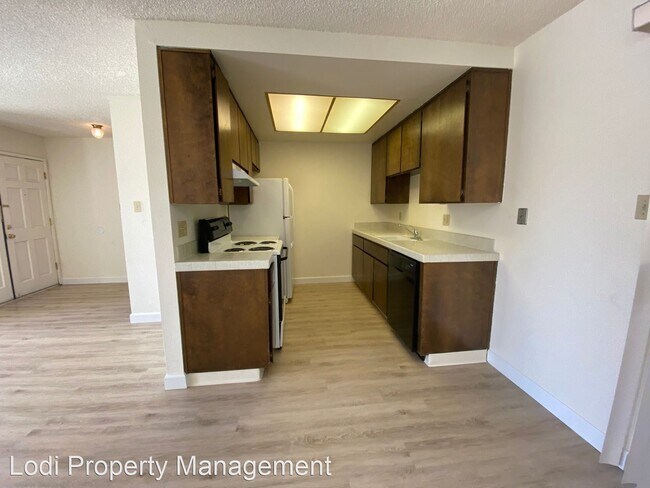 Building Photo - 2440 Cochran Rd