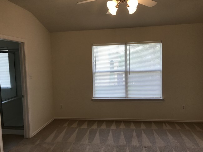 Building Photo - 12475 Saratoga Woods Ln
