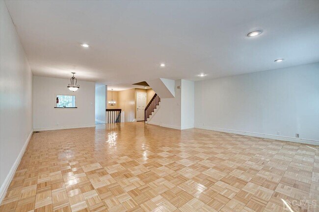 Building Photo - 3902 Springbrook Dr