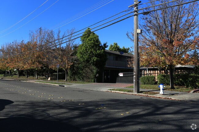 Building Photo - Woodside Garden Apartments