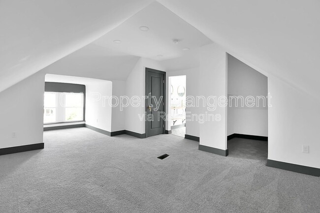 Building Photo - 919 W Rich St