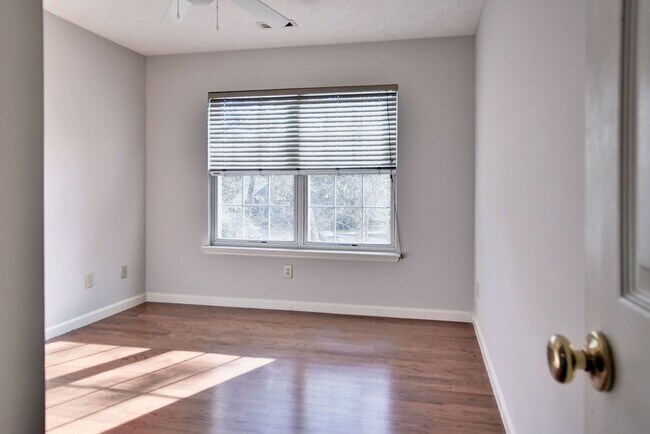 Building Photo - Updated Poquoson Home on Large Lot