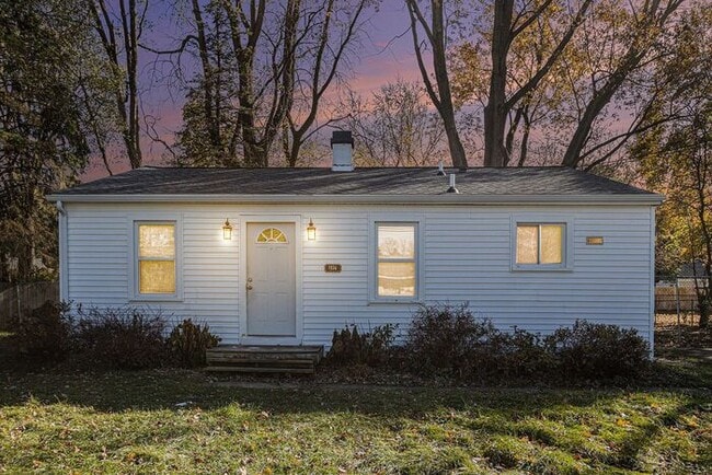 Building Photo - $1495 Charming, remodeled 3-Bed/1-Bath Ran...