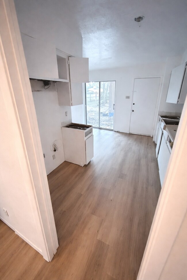 Building Photo - Remodeled 2BR Home w/ Fenced Yard – Only $1,495