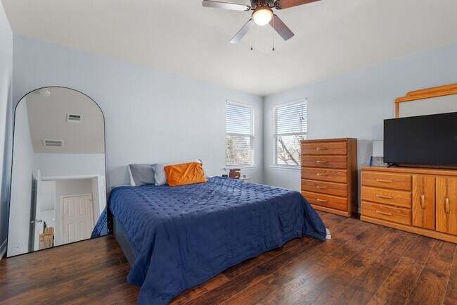 Building Photo - 103 Hoya Ln