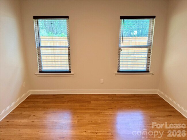 Building Photo - 525 N Linwood Ave