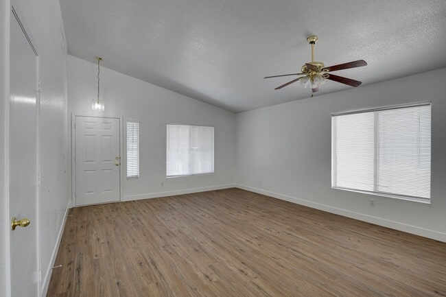 Building Photo - Charming Single-Story in Silverado Ranch!