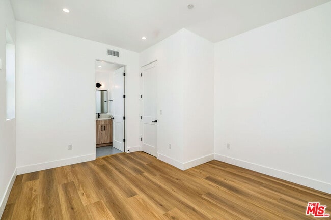 Building Photo - 2204 1/2 Carmona Ave