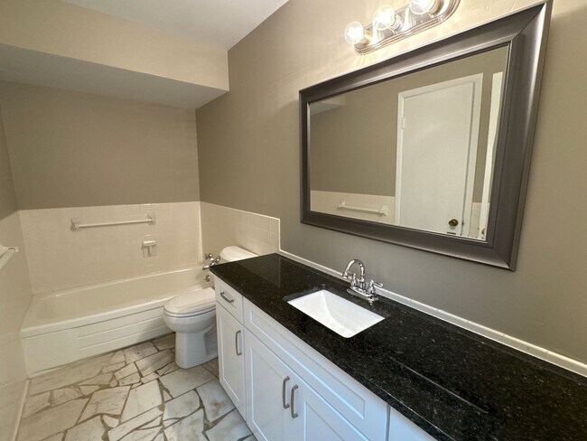 Building Photo - 3 Bedrooms! 2 Baths! 2 Living Areas! Southeast! Remodeled! $2395