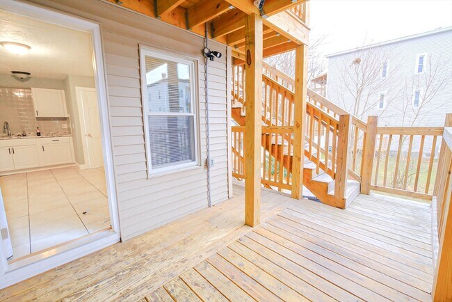 Building Photo - 105 Clarendon St