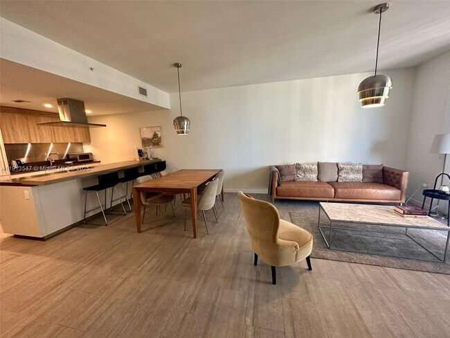 Building Photo - 1000 Brickell Plaza