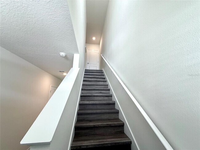 Building Photo - 1213 BALSAM Dr