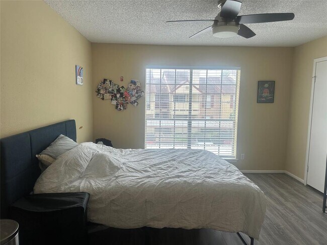 Building Photo - 2120 El Paseo St