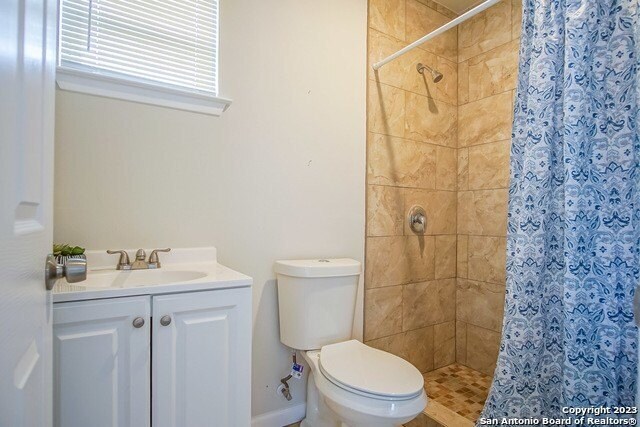 Building Photo - 303 Victor St