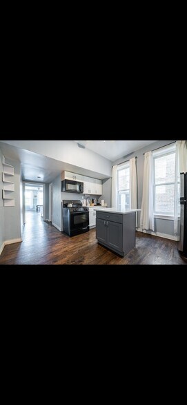 Building Photo - 2527 W Division St