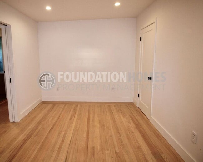 Building Photo - 107 Bretano Way