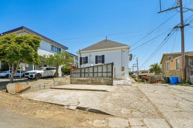 Building Photo - 517 Branciforte St