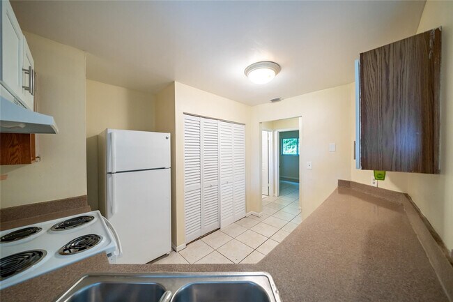 Building Photo - 3453 NW 44th St