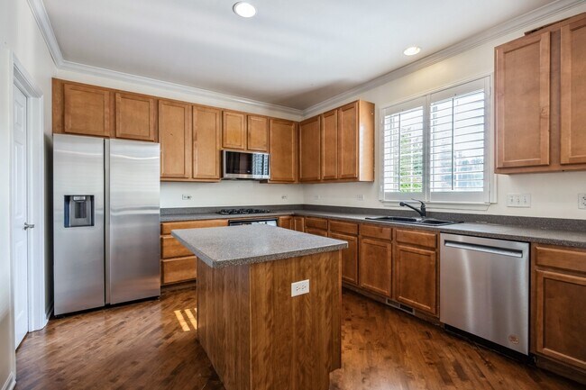 Building Photo - 9482 Inverness Dr
