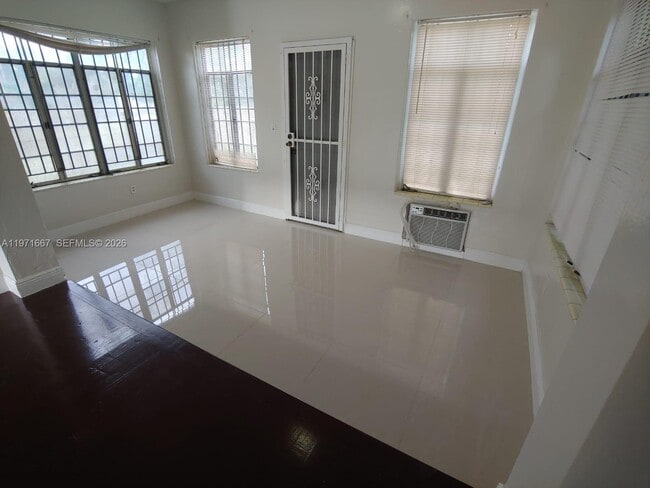 Building Photo - 1465 NE 149th St