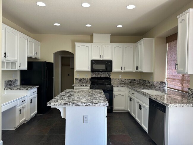 Building Photo - Beautiful 3 bedroom, 2.5 bath two story home