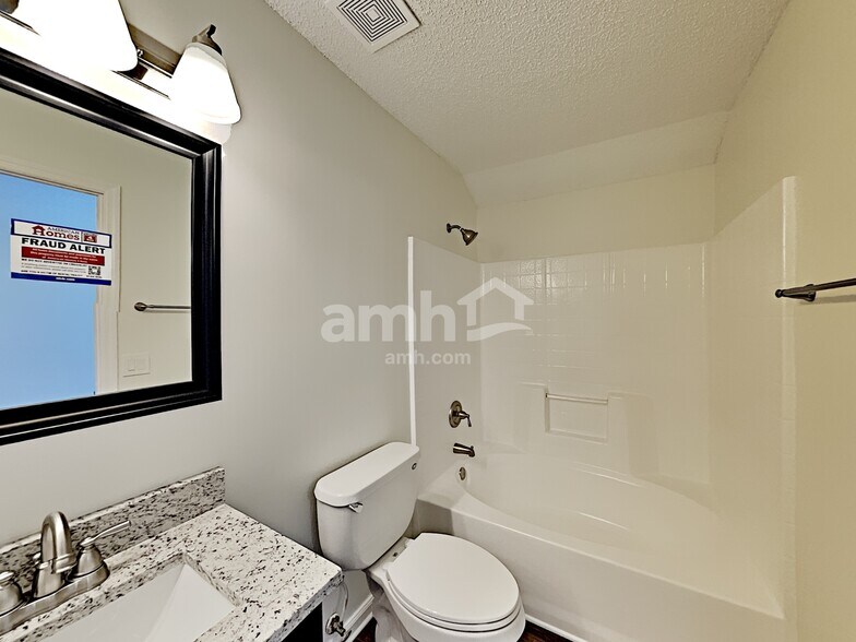 Building Photo - 3155 Olde Sutton Parke Dr