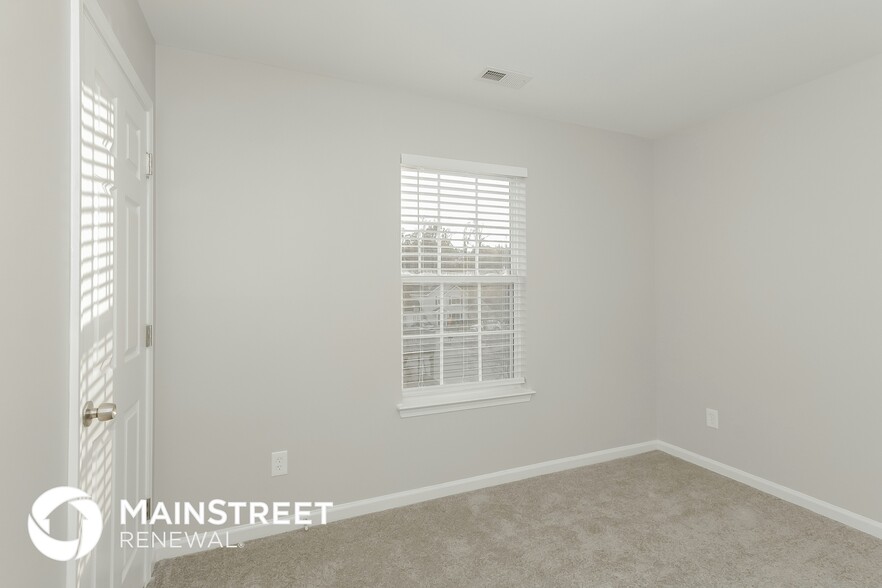 Building Photo - 5728 Fairchase Ave