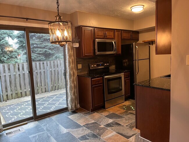 Building Photo - 331 St Andrews Dr