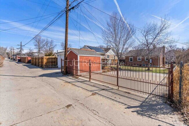 Building Photo - 2675 Stuart St