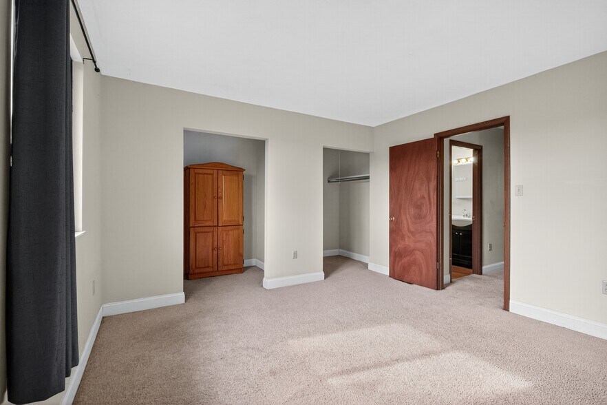 Building Photo - 3242 Niagara Sq