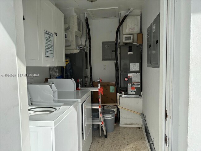 Building Photo - 514 NE 4th Ave