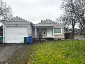 Building Photo - 3 Bedroom SE Portland Home!
