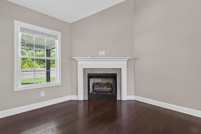 Building Photo - Pet Friendly Three Bedroom!