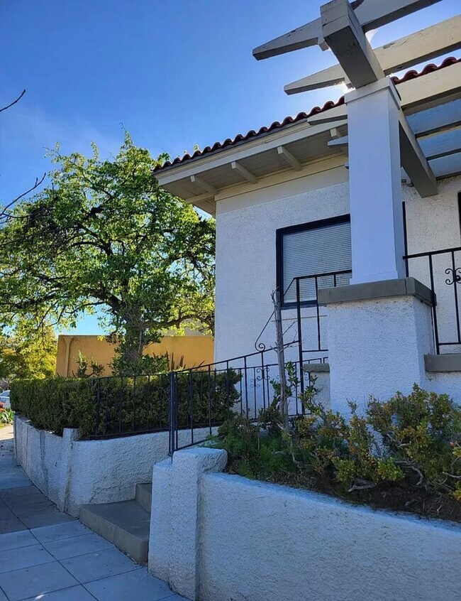 Building Photo - Beautiful Mission Hills Historical Home