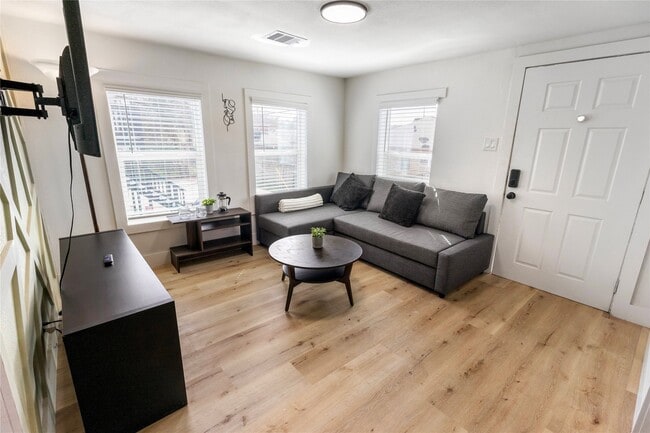 Building Photo - 2820 Blodgett St