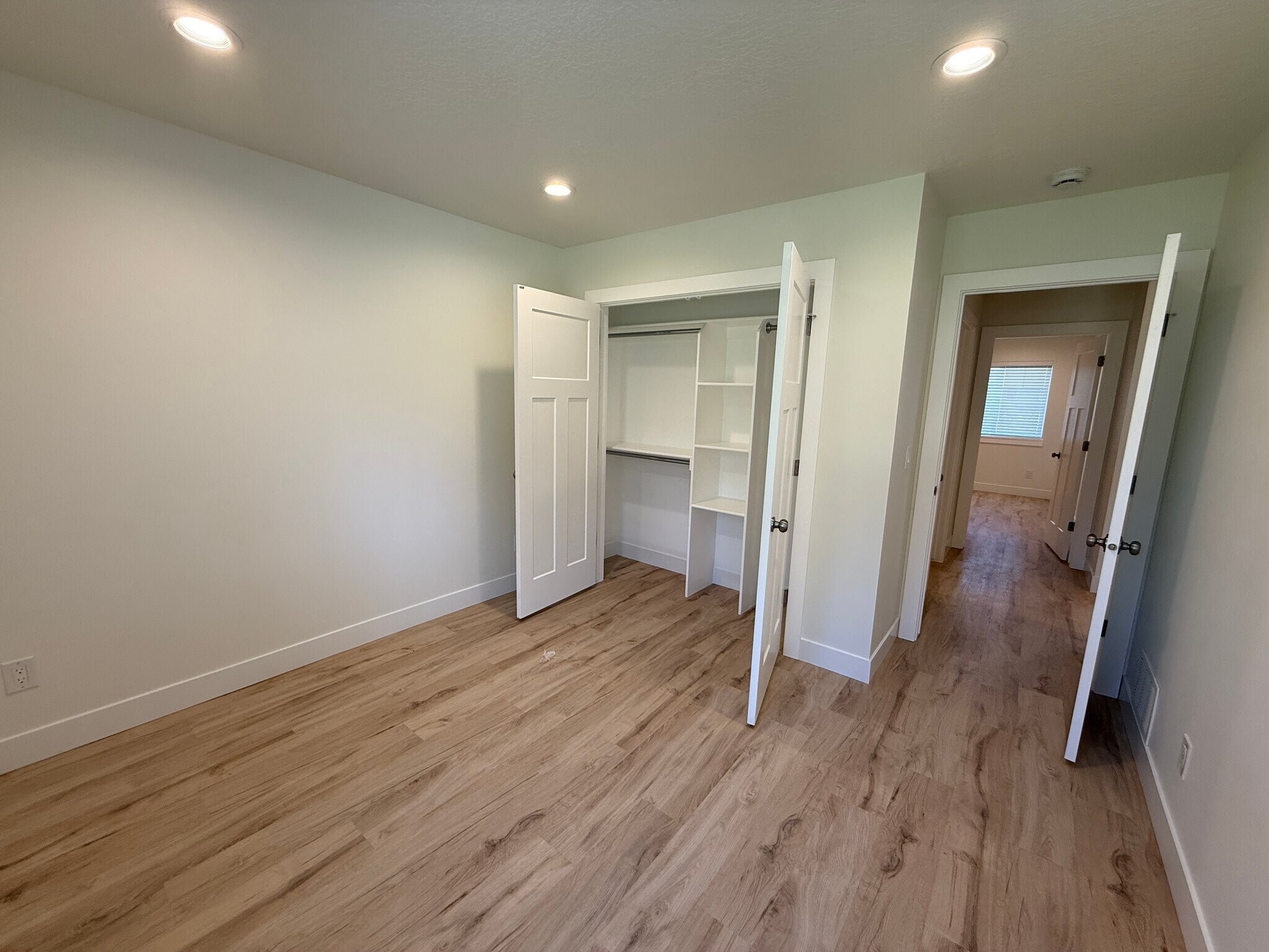 Building Photo - 466 E 300 N