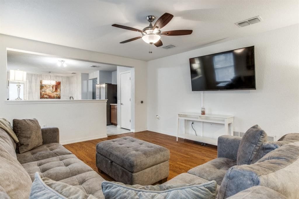 Building Photo - 3616 Sand Dunes Ave